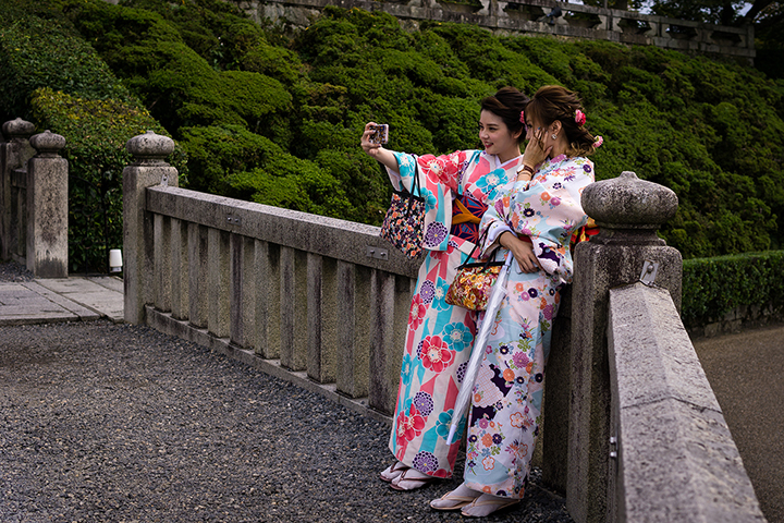 kimono-selfie